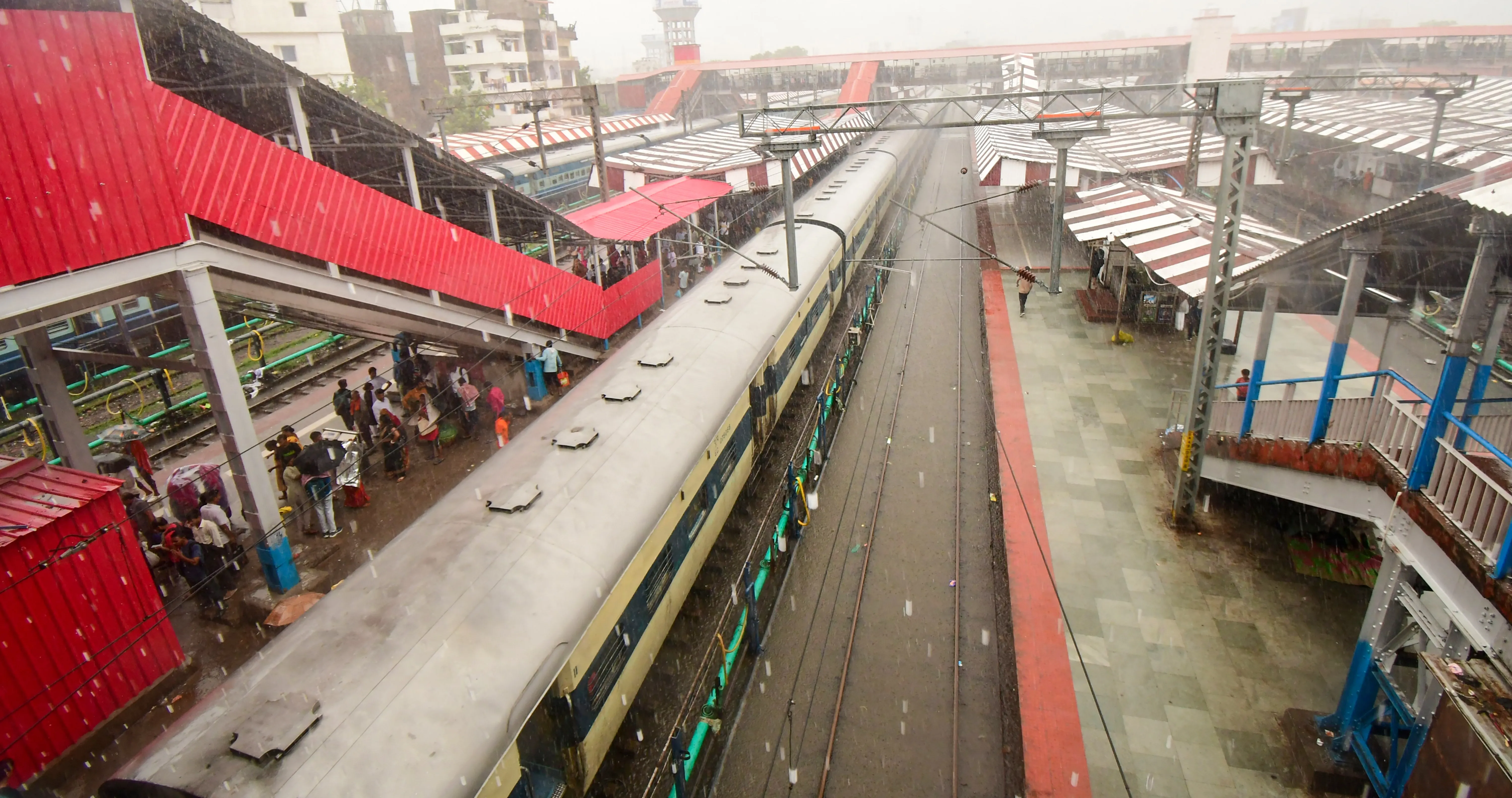 Is Indian Railways Really Offering Free Wi-Fi at 6,115 Stations?