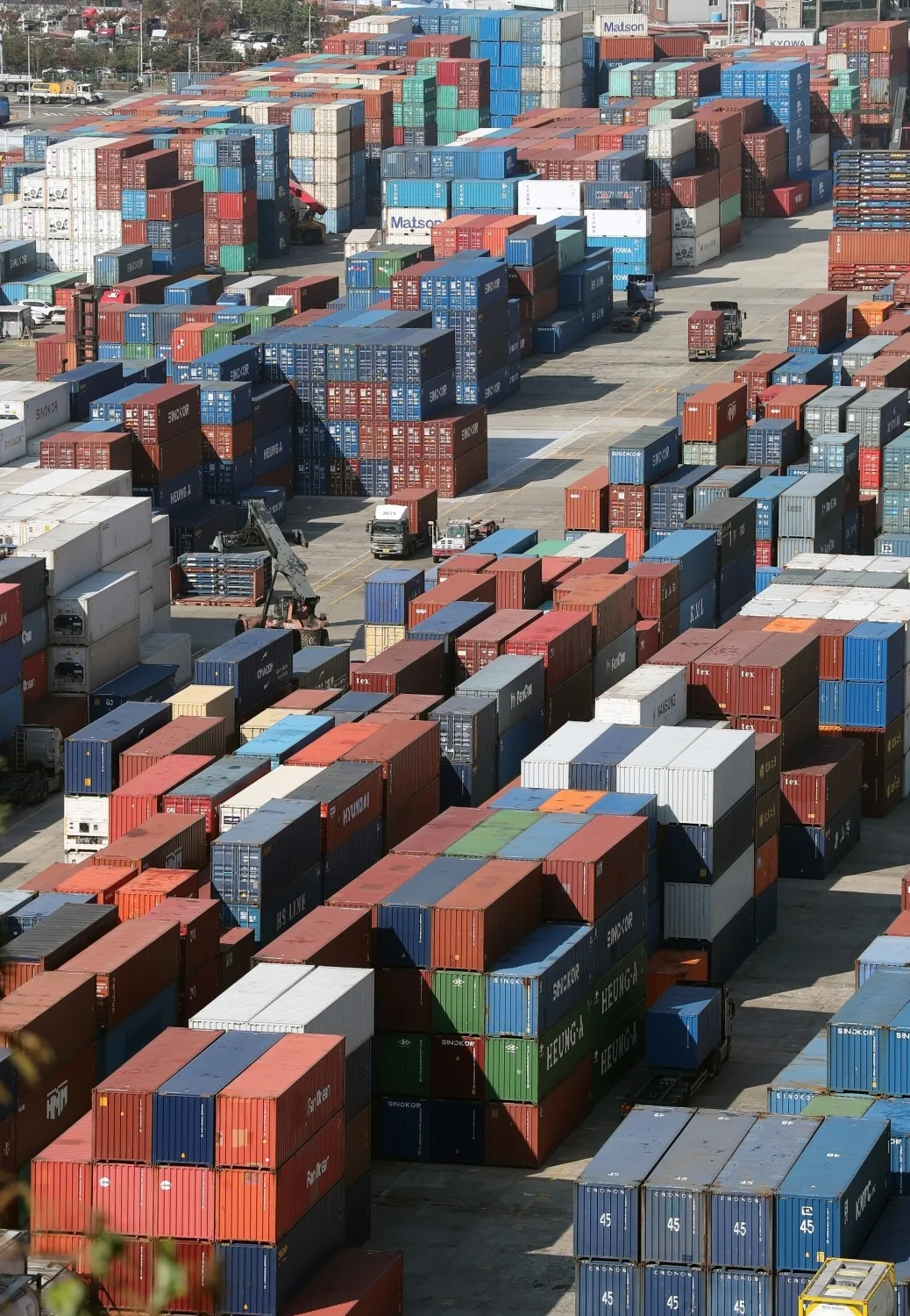 India's Trade Thrived in Q4 2024, Surpassing Global Risks: UN Report