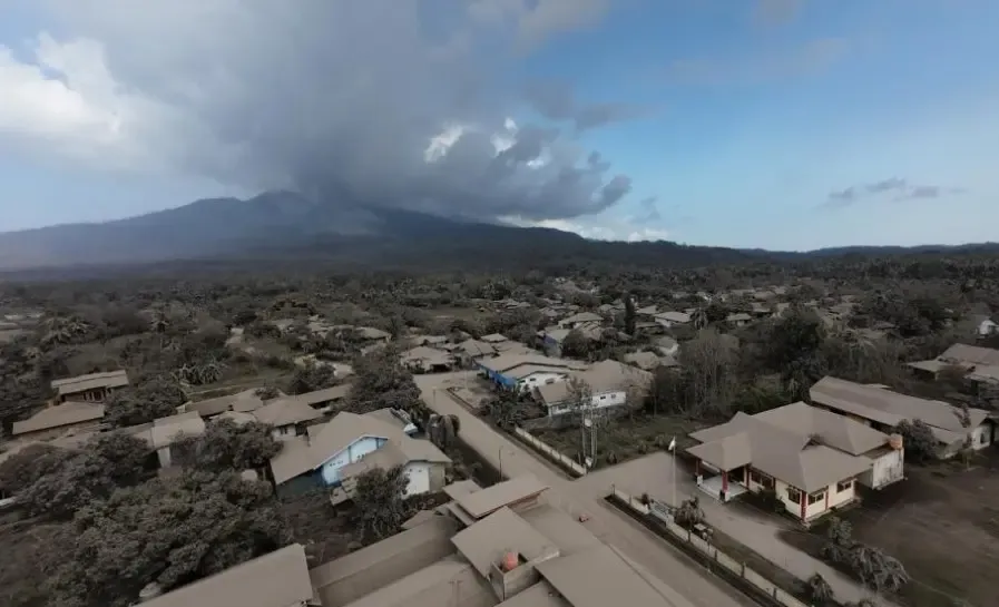 Eruption of Indonesia's Mount Lewotobi: Alert Level Raised