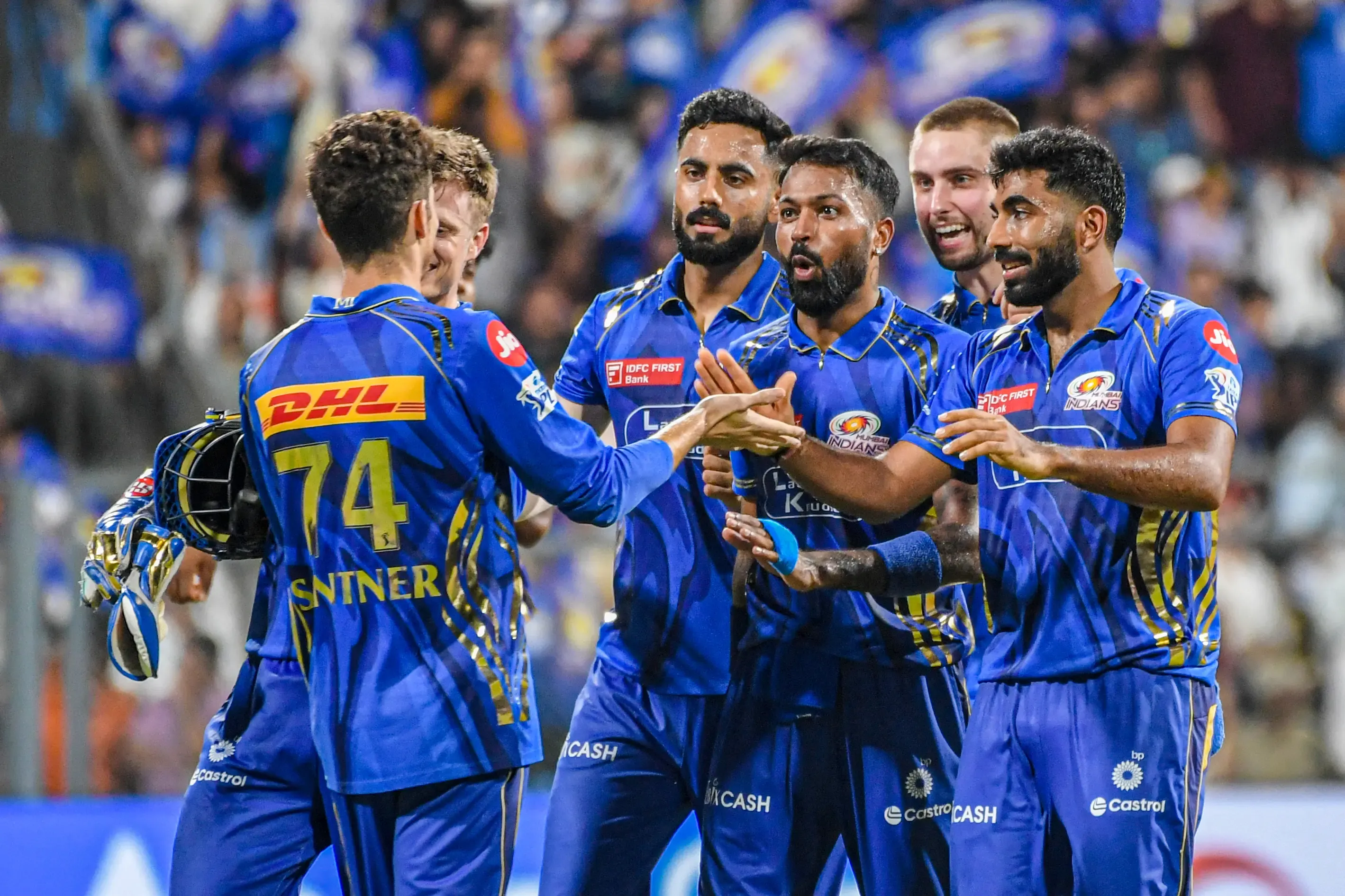 IPL 2025: Mumbai Indians Dominate Bowlers to Limit SRH to 162/5 at Wankhede