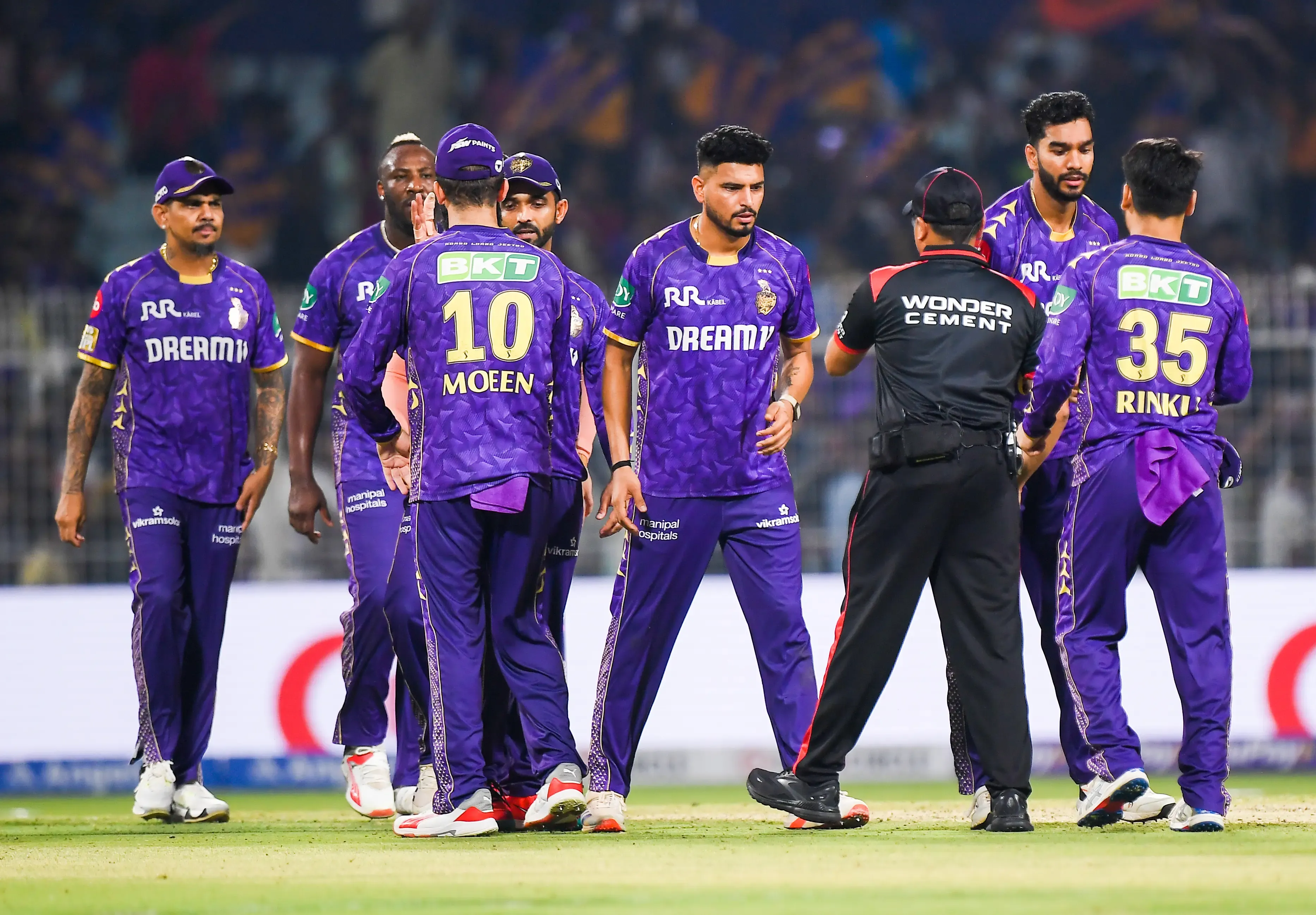 IPL 2025: Assistant Coach Ottis Gibson Believes Early Wickets Will Make KKR a Threat in Middle Overs