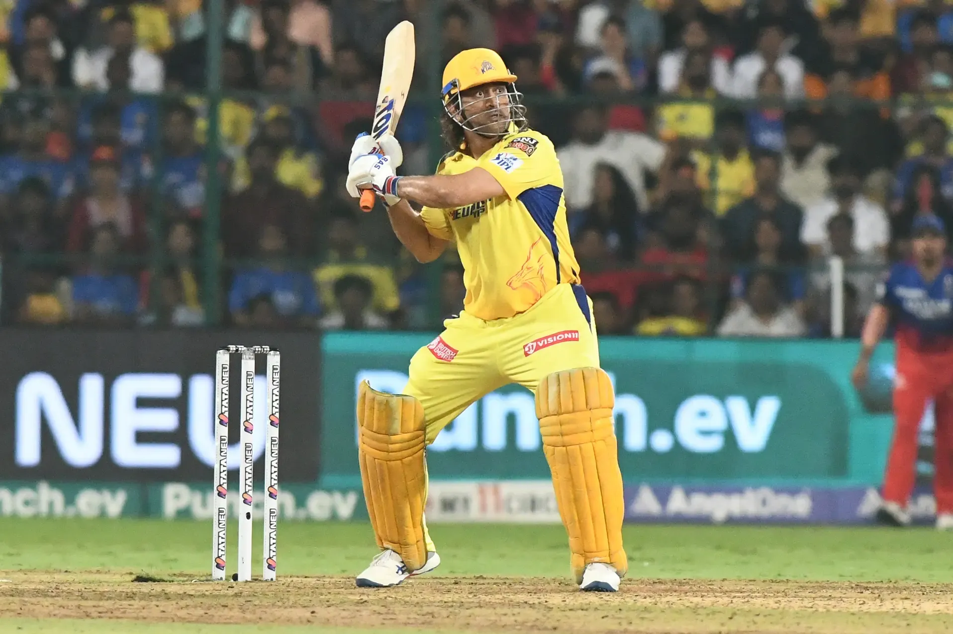 IPL 2025: Gavaskar on Dhoni's Unwavering Brilliance Amid Doubts