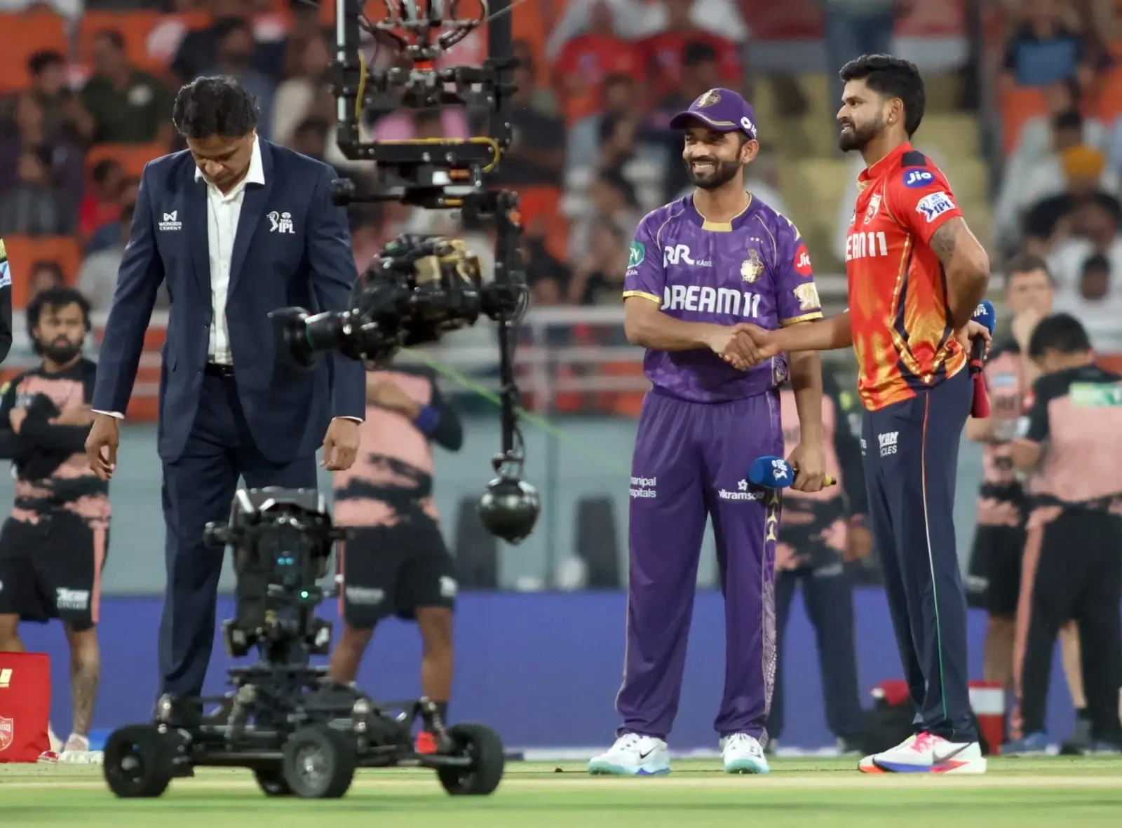 IPL 2025: Inglis and Bartlett Make Their Debut as Punjab Kings Choose to Bat Against KKR