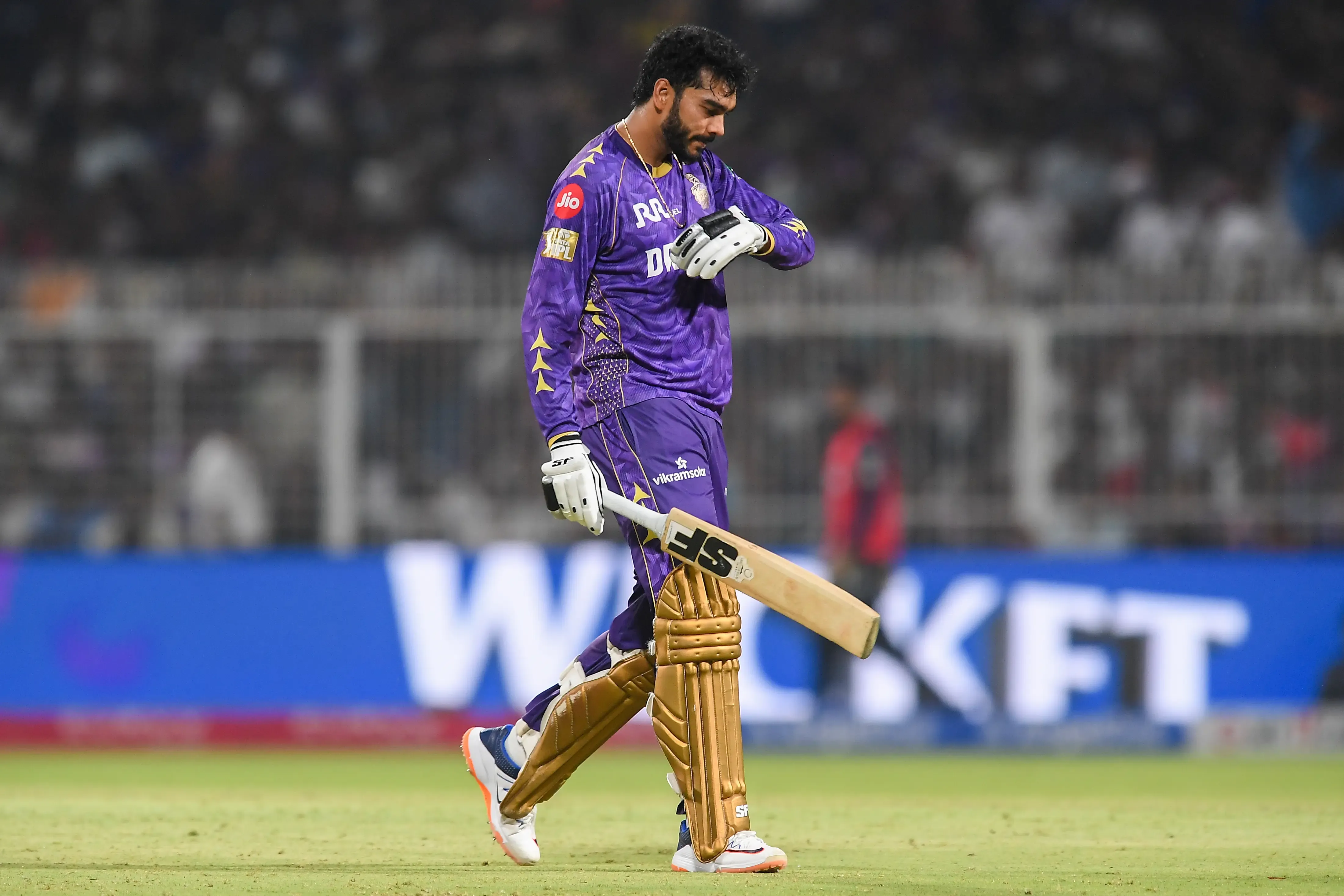 IPL 2025: Finch Critiques KKR's Cautious Approach in Loss to Gujarat Titans