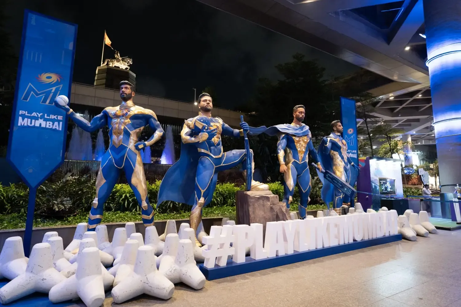 IPL 2025: Mumbai Indians Honor Legends with Statues at Airport