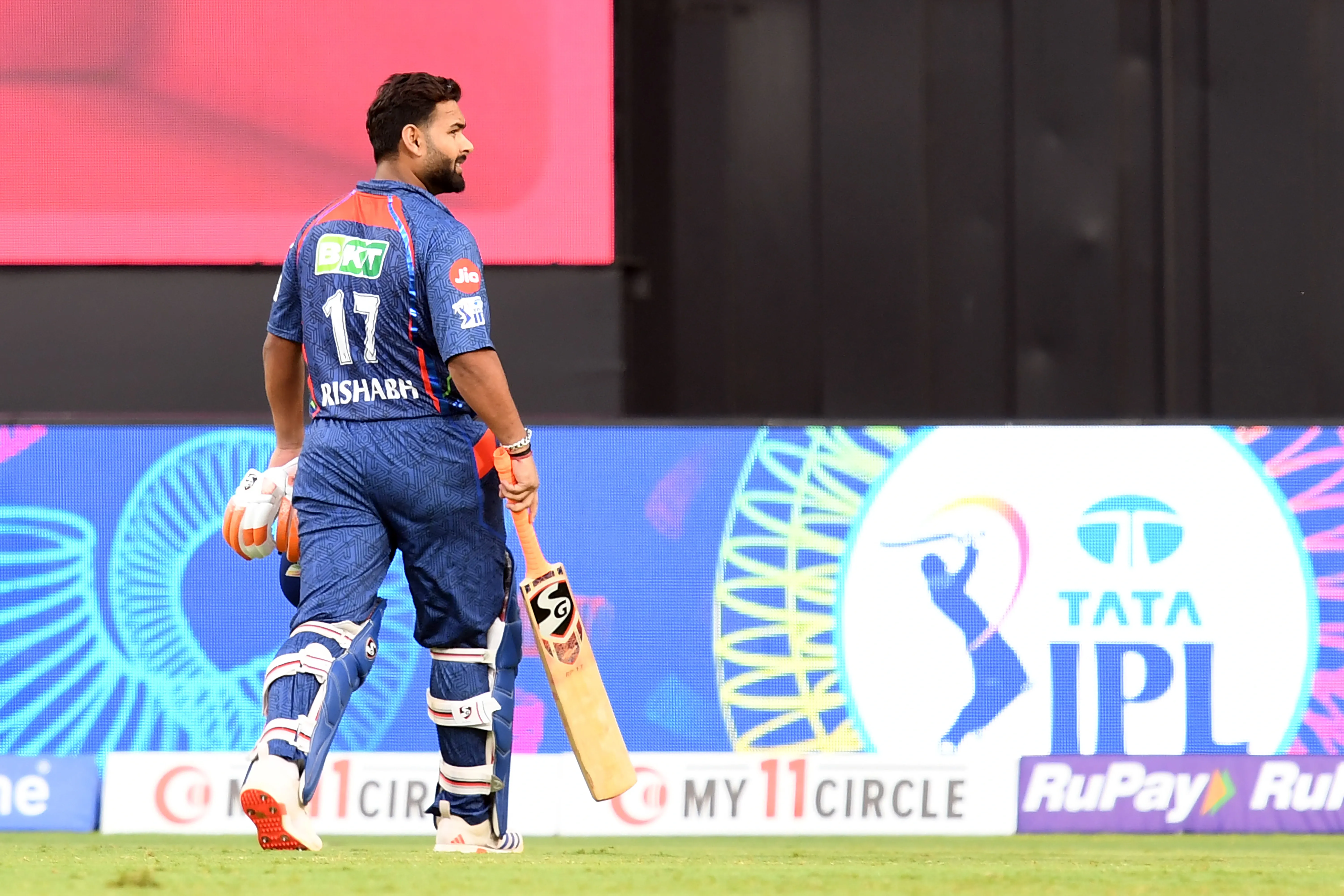 Should Pant Seek Guidance from Dhoni to Overcome His Struggles?
