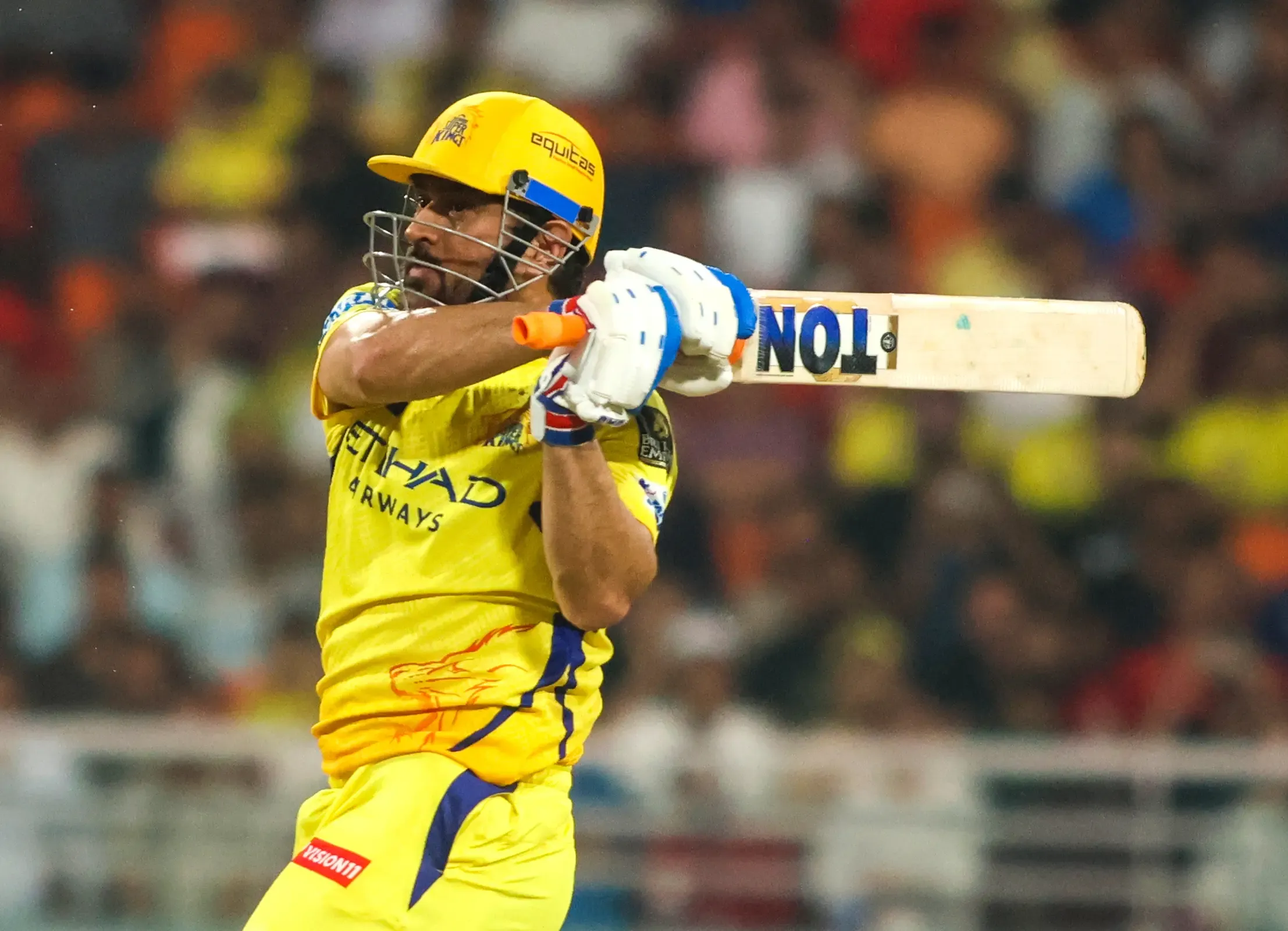 IPL 2025: Uthappa Advocates for Dhoni to Bat Higher in the Order
