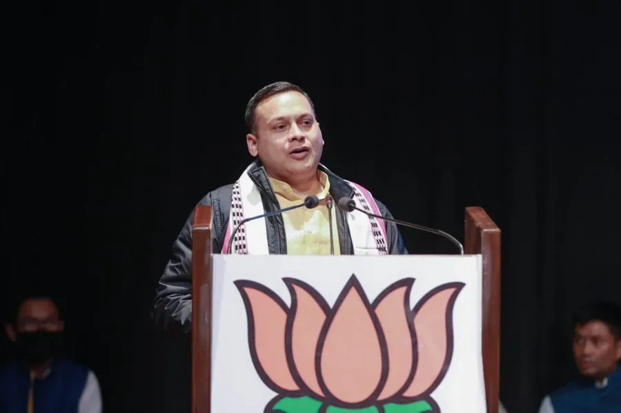 Is Rahul Gandhi Really 'Jealous' of Shashi Tharoor?