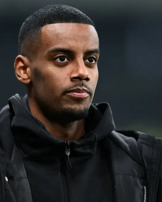 Eddie Howe: No Risks with Isak's Injury as Newcastle Prepares for FA Cup Showdown