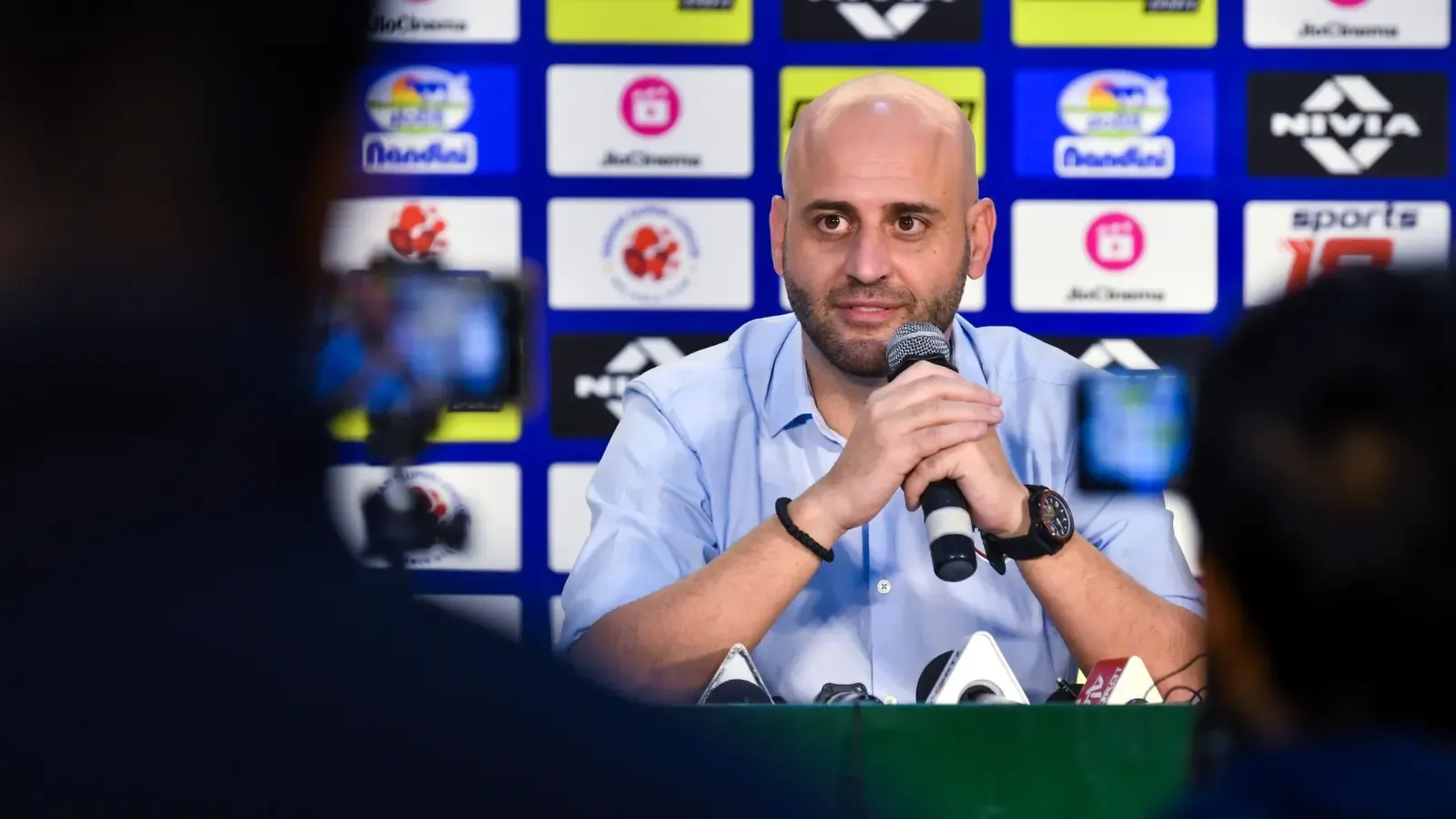 ISL 2024-25: Bengaluru FC's Head Coach Zaragoza Calls for Fan Support as Playoff Race Intensifies