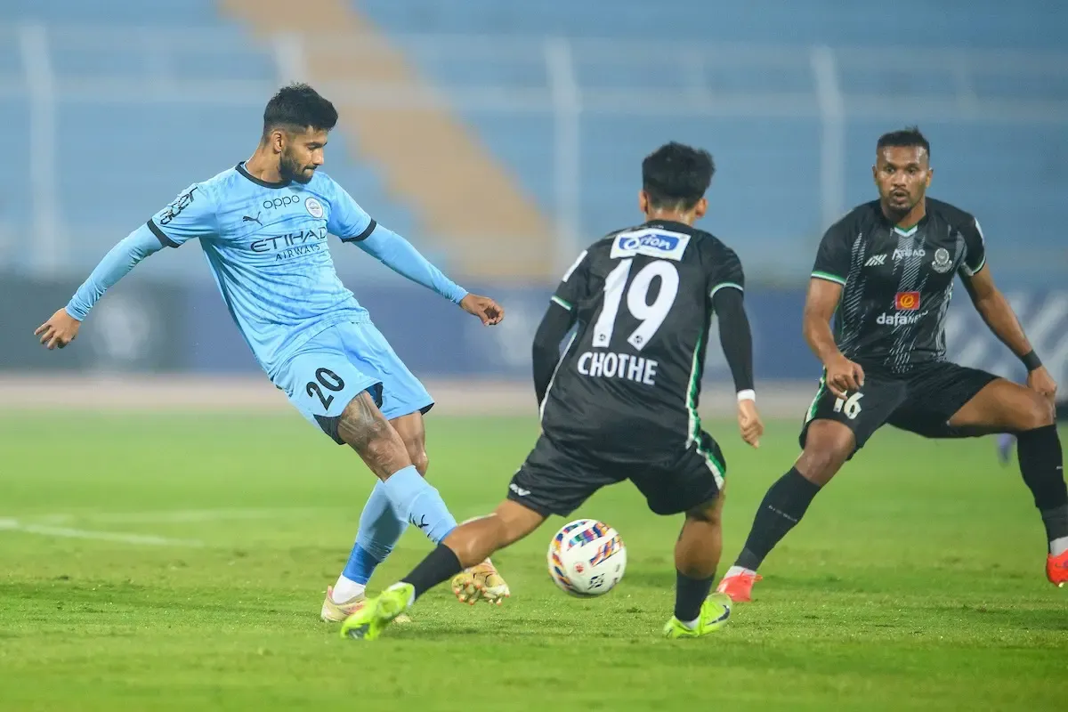 ISL 2024-25: Mumbai Aims for Offensive Consistency Against Chennaiyin FC