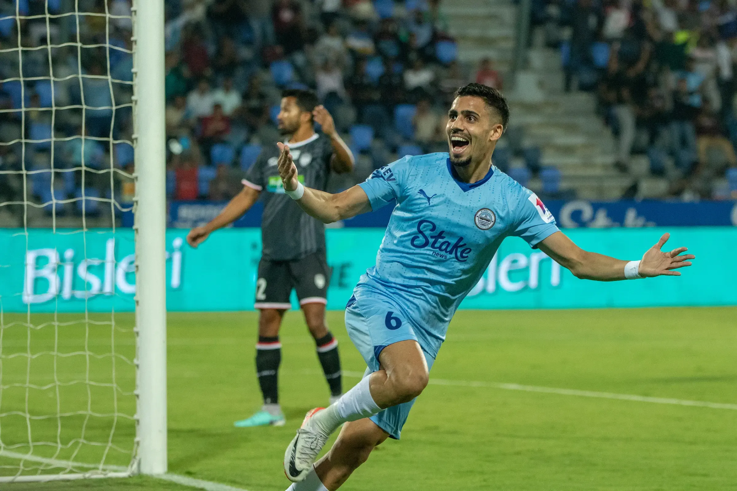 ISL 2024-25: Mumbai City Battles Mohun Bagan in Playoff Challenge