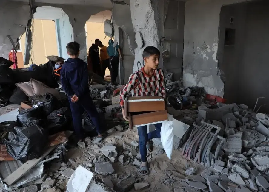 Israel Permits Gazans' Return as Hamas Set to Free Six Hostages