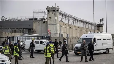 Israeli Authorities Move Palestinian Detainees Ahead of Planned Release in Gaza Ceasefire Agreement