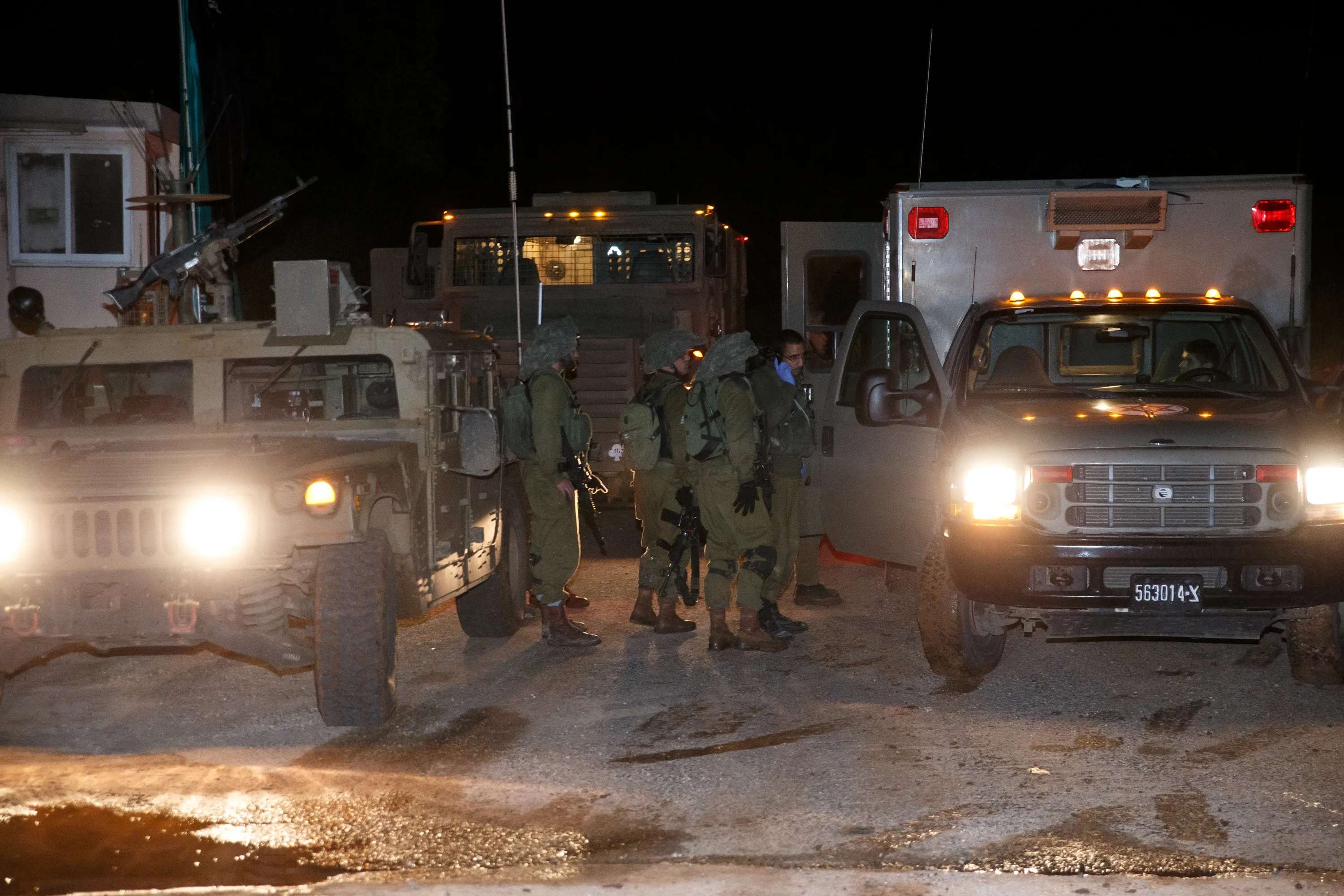 Why is the Israeli army fortifying its positions in Lebanon?