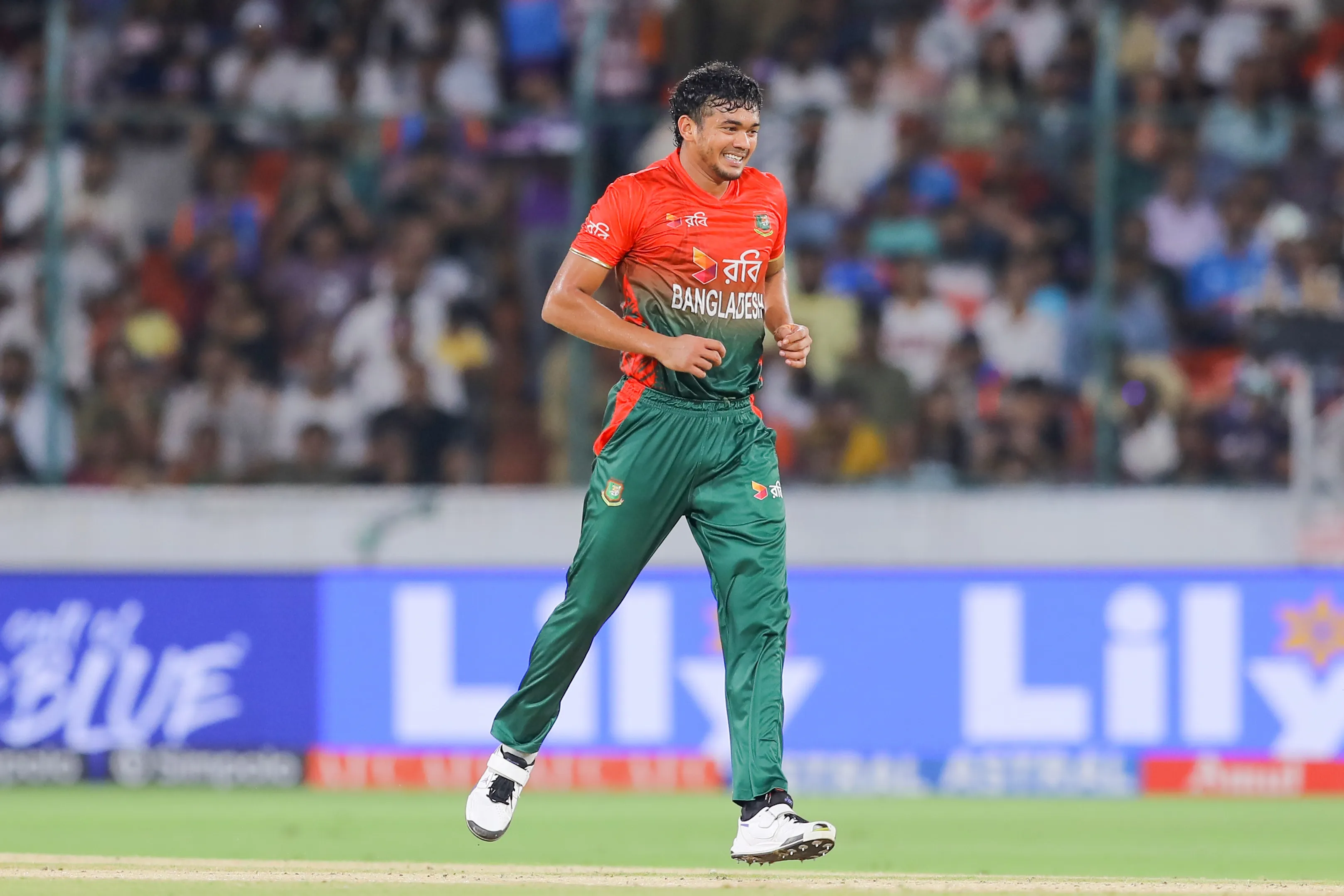 How Did Taskin Ahmed React to Bangladesh's Shocking Batting Collapse Against SL?