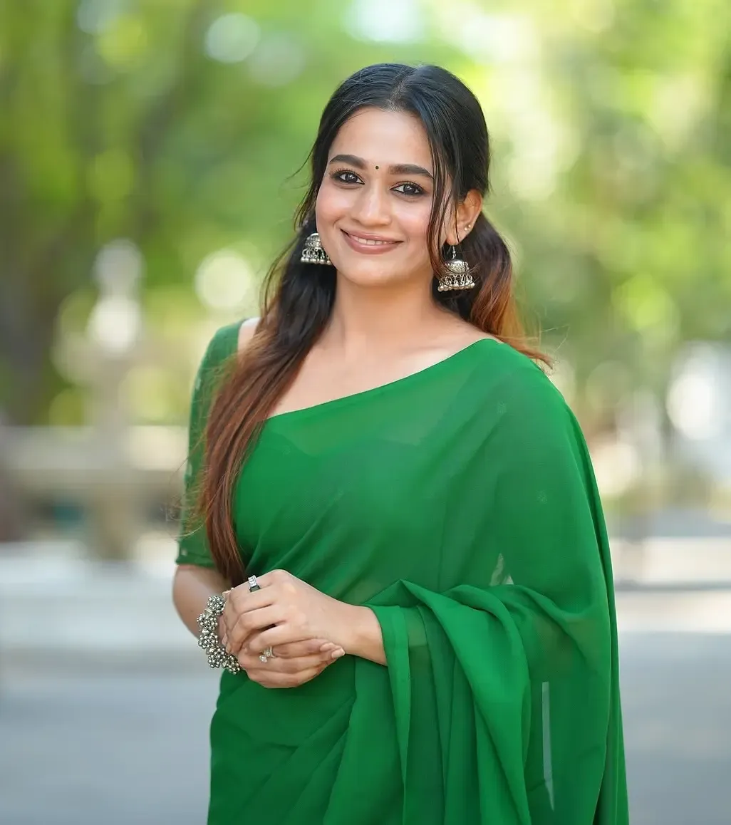 Actress Kaviya Arivumani Announces Break