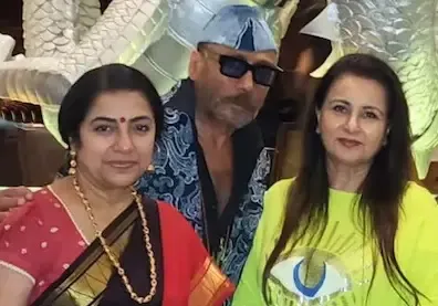 Jackie Shroff Dines with Meenakshi Seshadri and Poonam Dhillon
