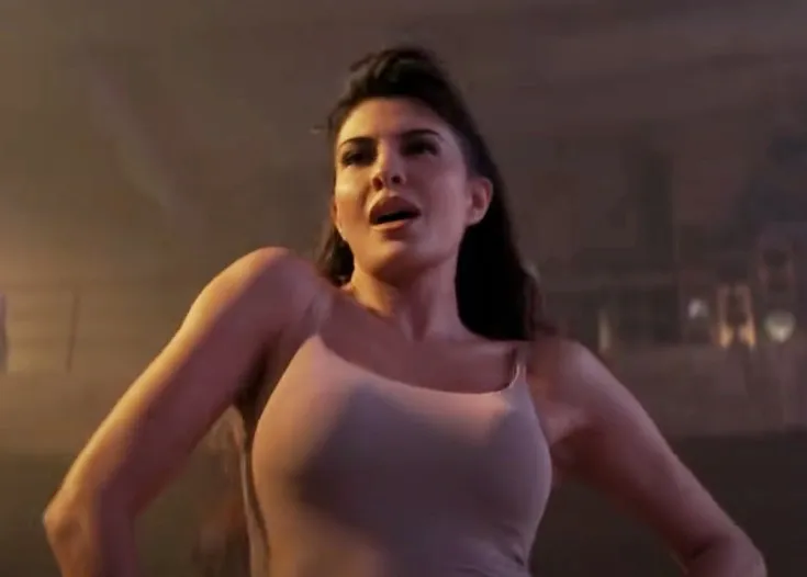 How Does Jacqueline Fernandez Embody Retro Glamour in Sunidhi Chauhan's New Music Video?