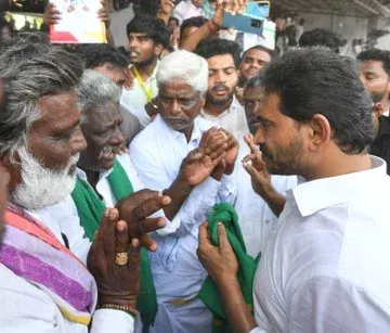 Why is Jagan Mohan Reddy urging the Naidu government to purchase mangoes at Rs 12 per kg?