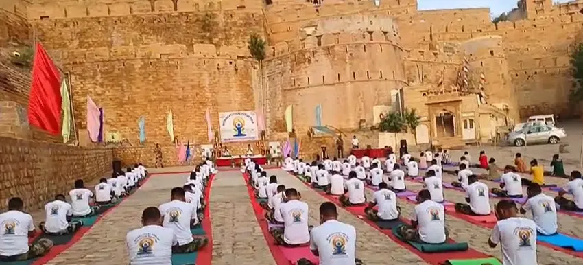 क्या जैसलमेर के सोनार किले में बीएसएफ का योगाभ्यास भव्य था?