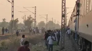 Jalgaon Tragedy: Passengers Jump from Train Amid Fire Scare, Collide with Another Train