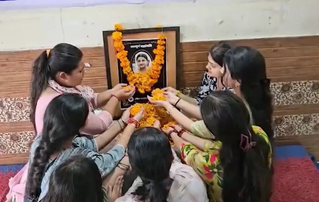 क्या जम्मू में एबीवीपी कार्यकर्ताओं ने सौम्या श्री को श्रद्धांजलि दी और कड़ी कार्रवाई की मांग की?