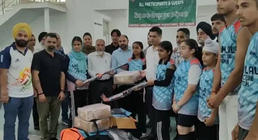 क्या जम्मू-कश्मीर में खेलो इंडिया कार्यक्रम के तहत पुंछ में खिलाड़ियों को मिली खेल सामग्री?