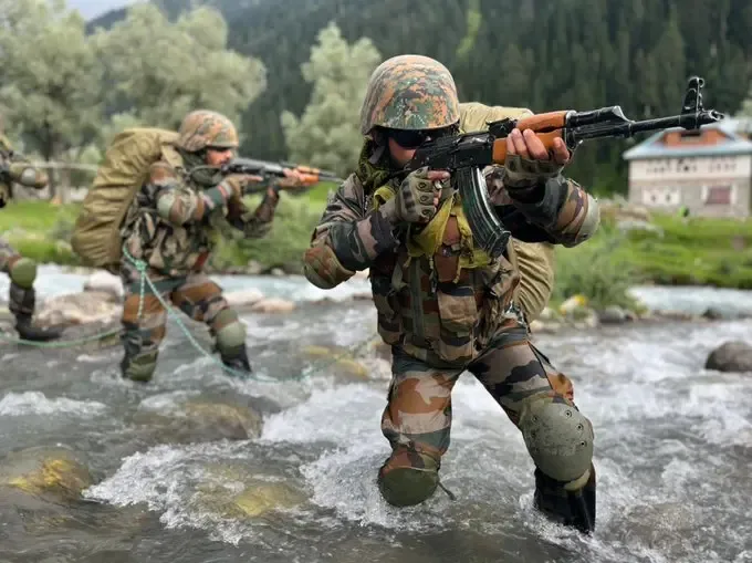 क्या जम्मू कश्मीर के राजौरी में बॉर्डर के पास संदिग्ध गतिविधियाँ बढ़ रही हैं?