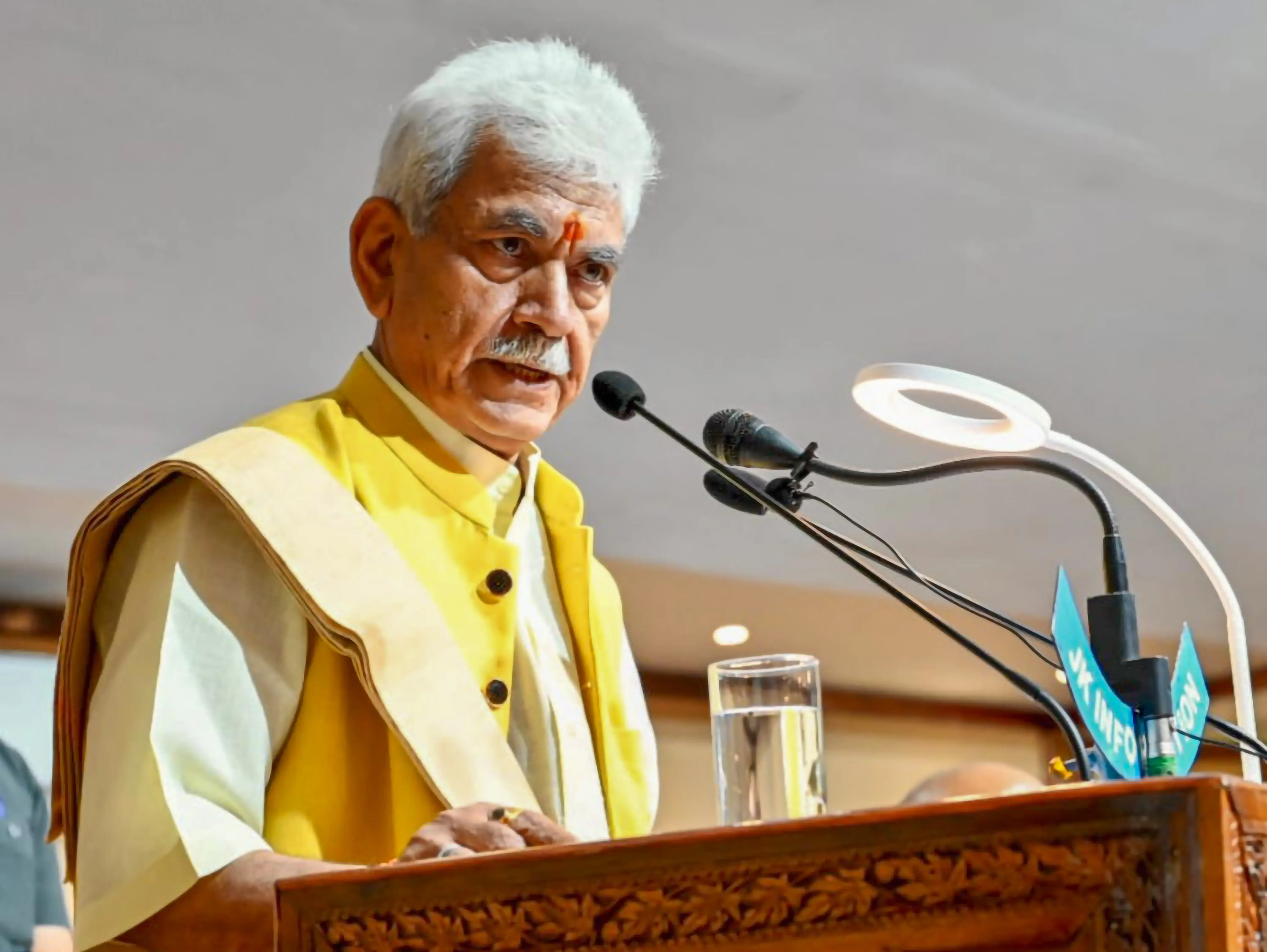 क्या जम्मू-कश्मीर में भूस्खलन में एसडीएम और उनके बेटे की मौत हुई?
