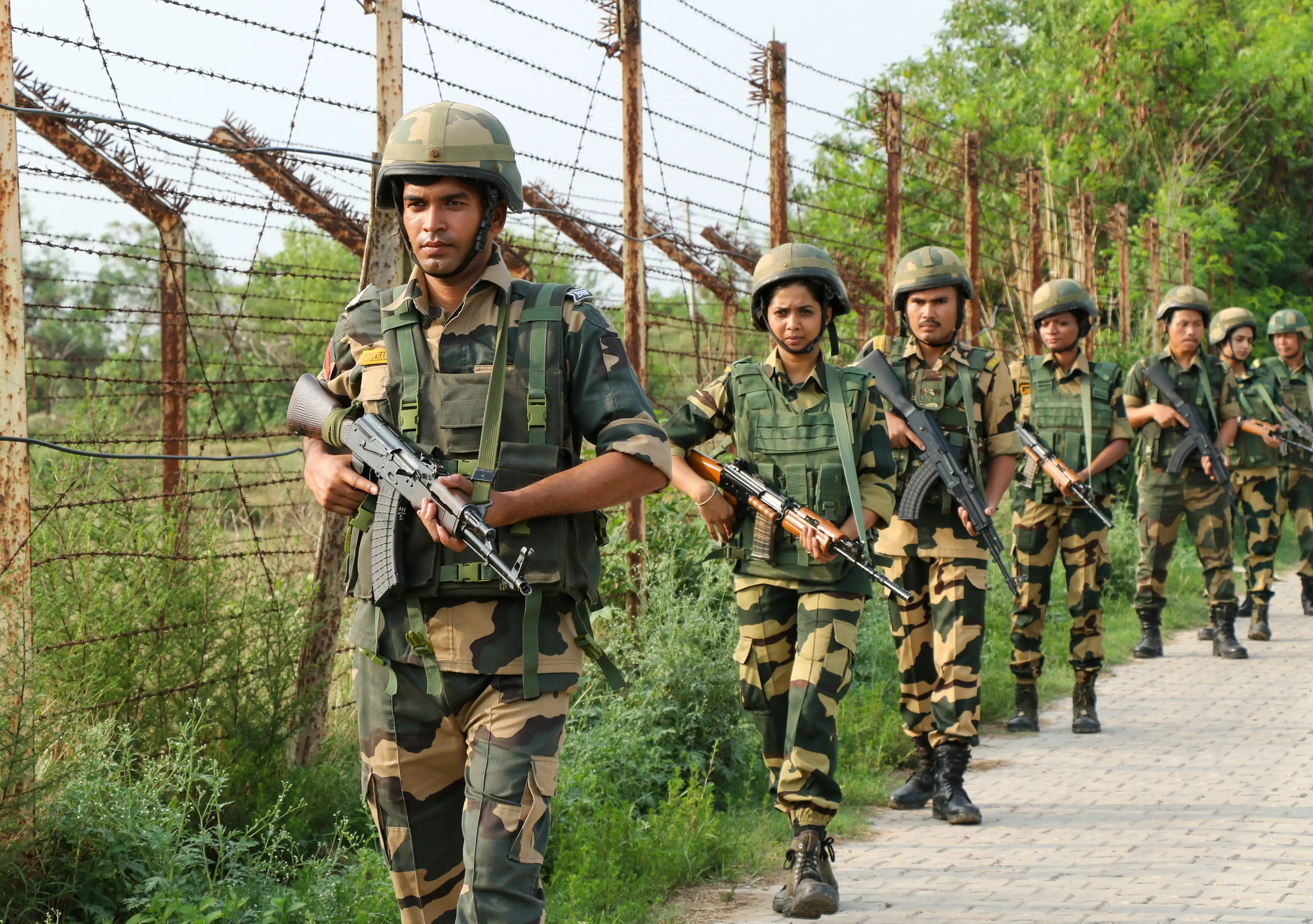 क्या जम्मू-कश्मीर के सांबा जिले में बॉर्डर से सटे दो किमी के दायरे में रात्रि कर्फ्यू लगा?