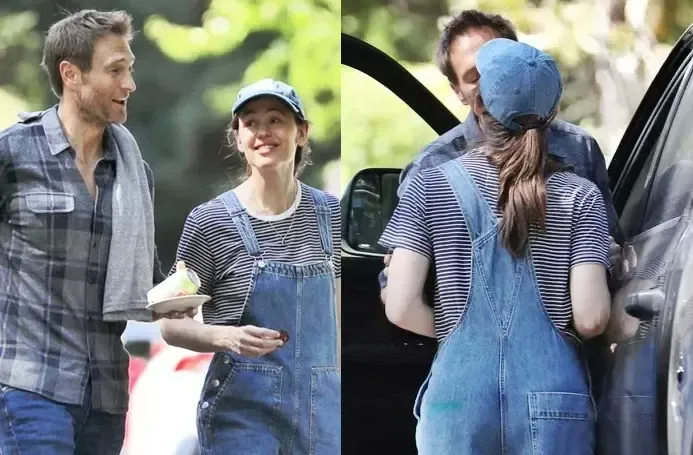 Jennifer Garner and John Miller Share a Romantic Kiss in Matching Denim