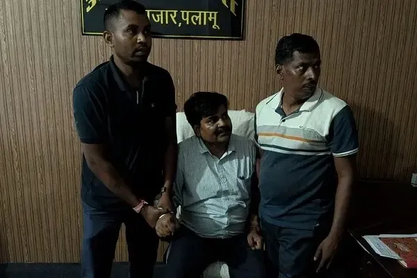 क्या झारखंड एसीबी ने अंचलाधिकारी को कार्यालय में 30 लाख रिश्वत लेते रंगे हाथ गिरफ्तार किया?