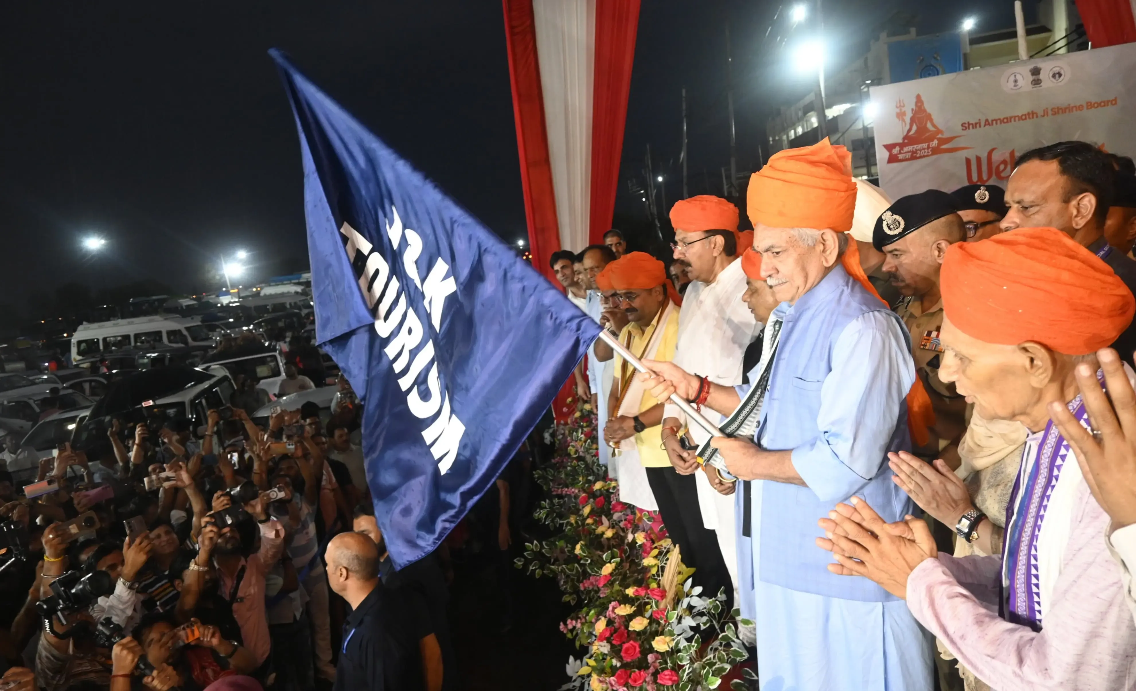 Did J&K L-G Flag Off the First Batch of Amarnath Yatra Pilgrims Amid Tight Security?