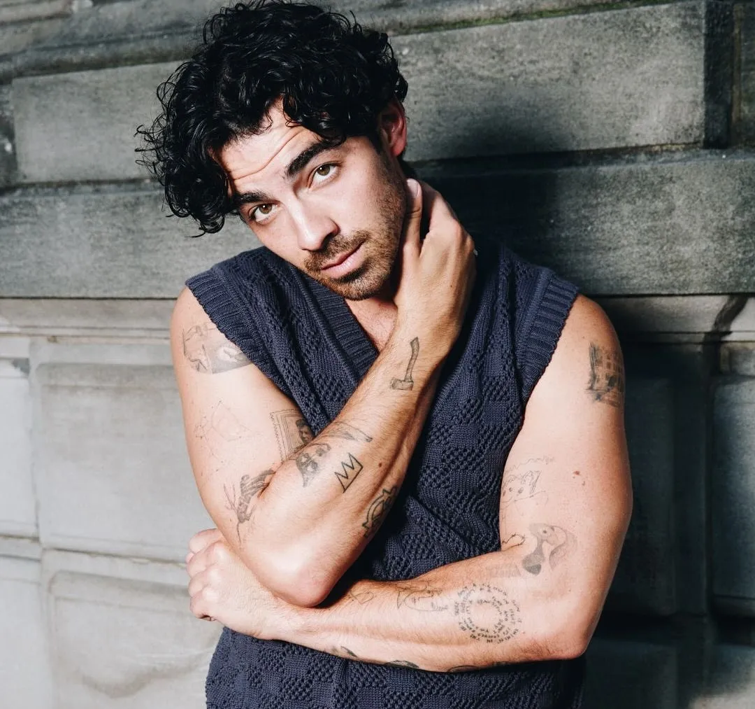 How is Joe Jonas Navigating Co-Parenting with Sophie Turner?