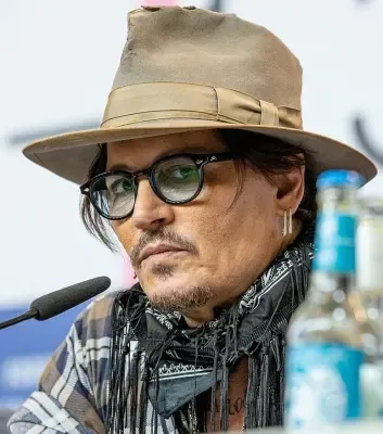 Johnny Depp Issues Warning to Fans About Online Impersonators
