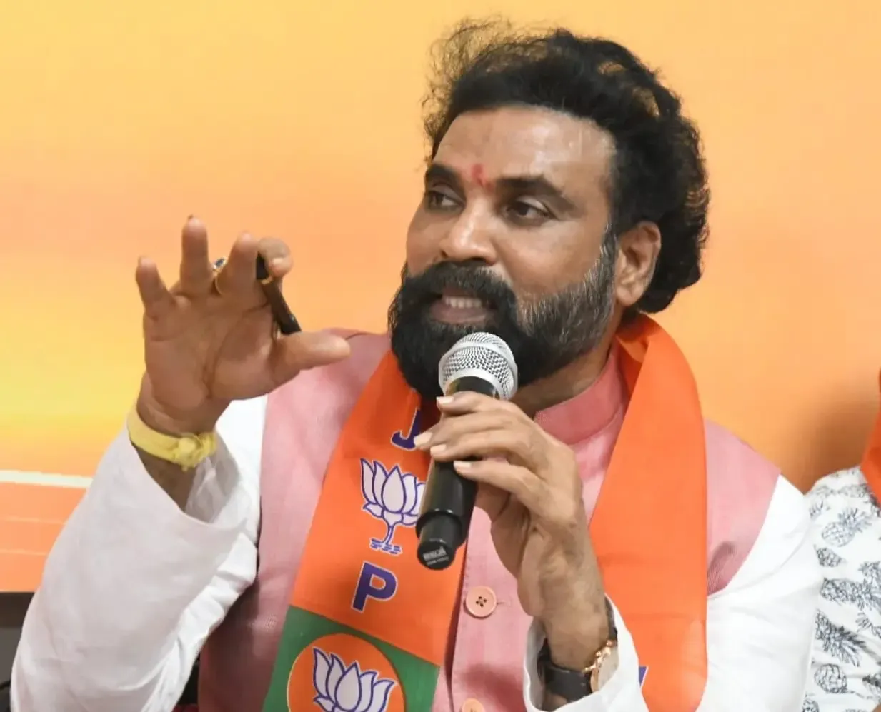 Sriramulu Claims BJP Support from JP Nadda Amid Inner Turmoil