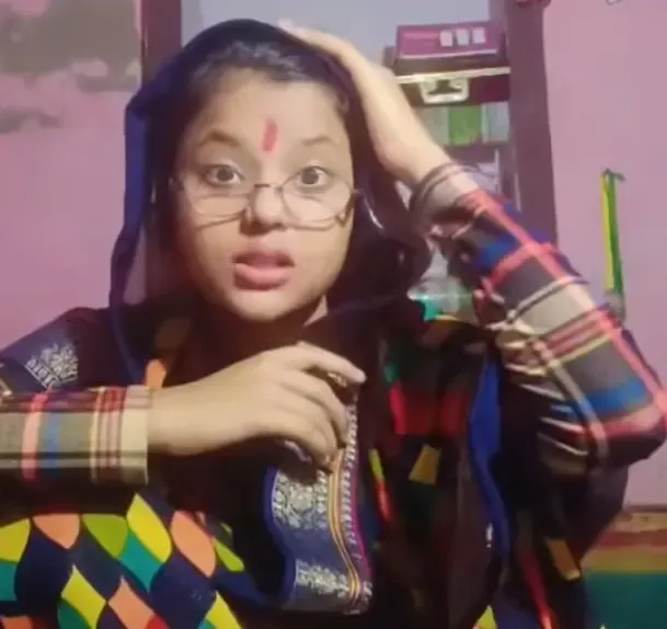 क्या कैमूर की दिव्या तिवारी की गायकी से पीएम मोदी भी प्रभावित हैं?