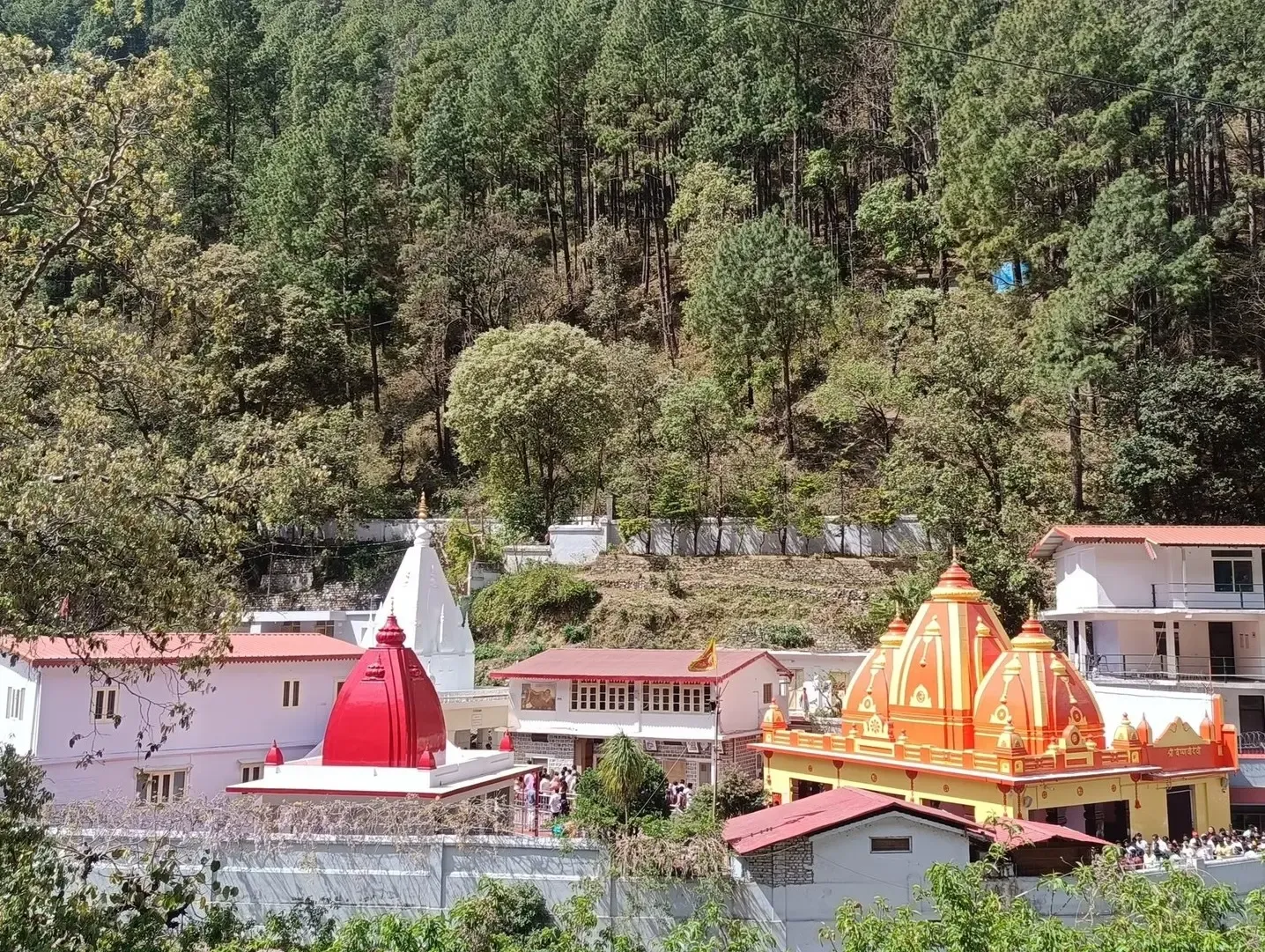 क्या कैंचीधाम मंदिर ट्रस्ट ने मुख्यमंत्री आपदा राहत कोष में 2.5 करोड़ की धनराशि प्रदान की?