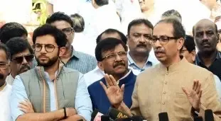 Thackerays Respond to Sena Workers' Unwarranted Anger Over Kamra's Remarks