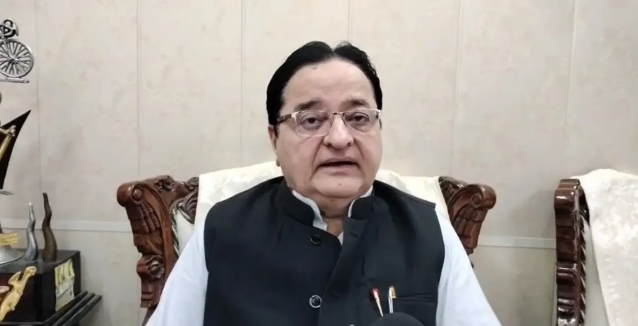 कांवड़ रूट पर मीट की दुकानें बंद और शराब बिक रही है, यह दोहरा मापदंड क्यों?