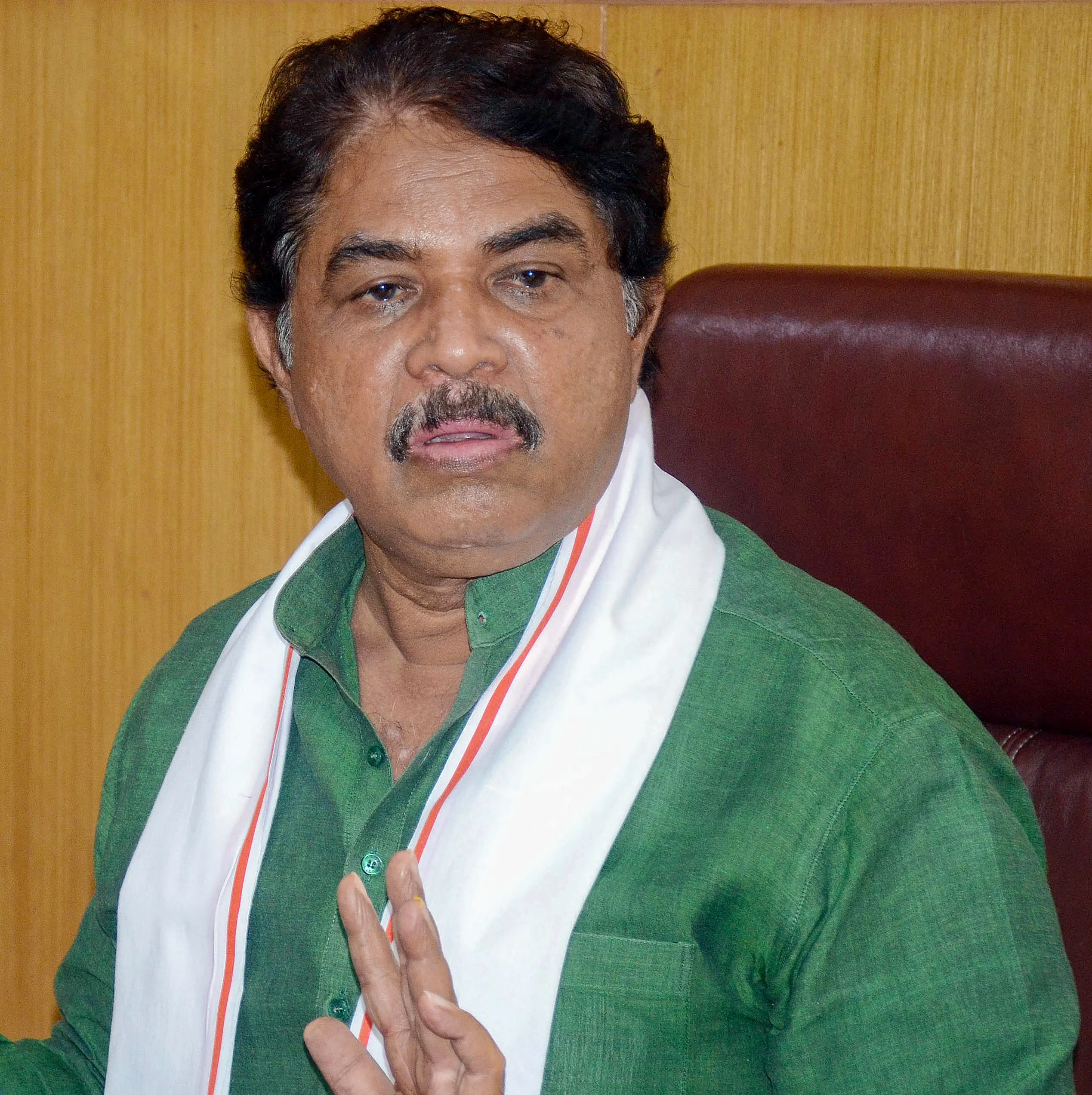 Protest in Karnataka Against Closure of Mandya University by BJP and JD-S