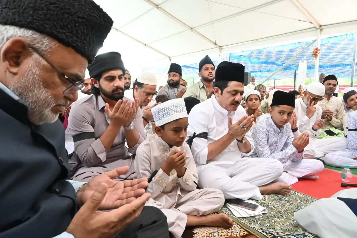 Karnataka Ministers Don Black Bands to Oppose Waqf Bill