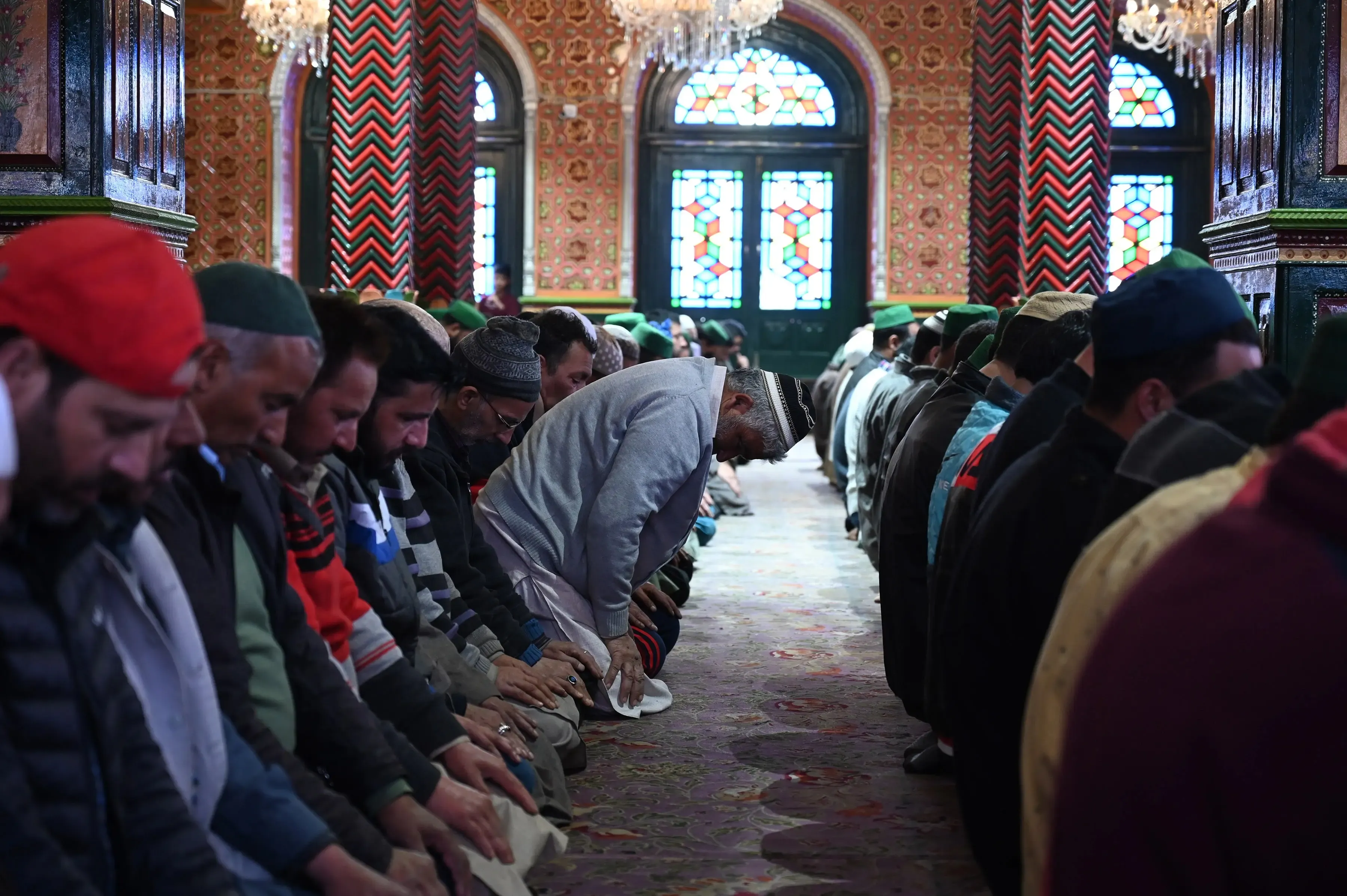Kashmiris Participate in Prayers and Charitable Acts During the Holy Month of Ramzan