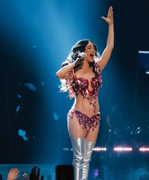 Did Katy Perry Enjoy Backstage Fun with Her Daughter During Her Lifetimes Tour?