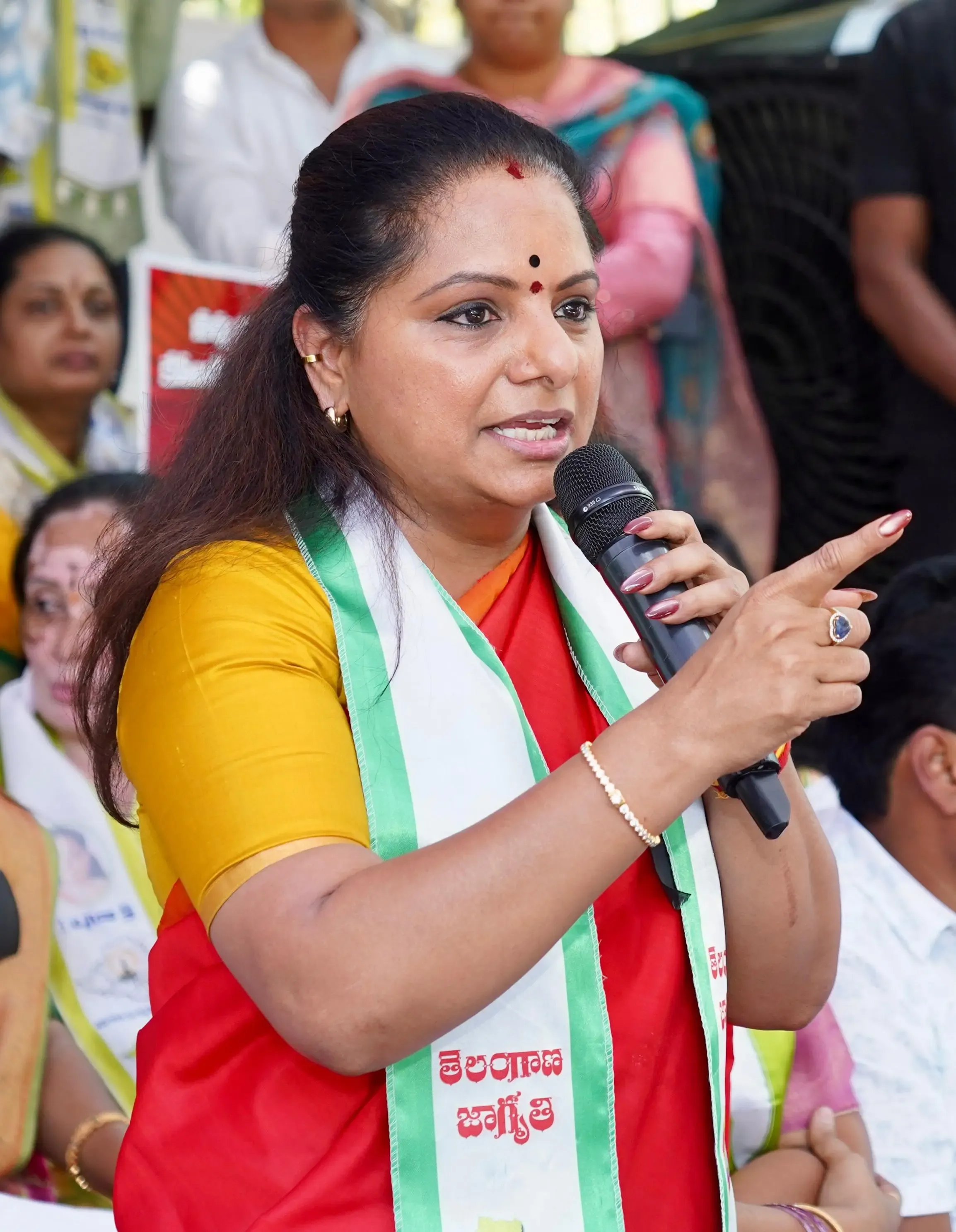 Is Kavitha Leading a Protest Against Notices Issued to KCR Over Kaleshwaram Project Irregularities?