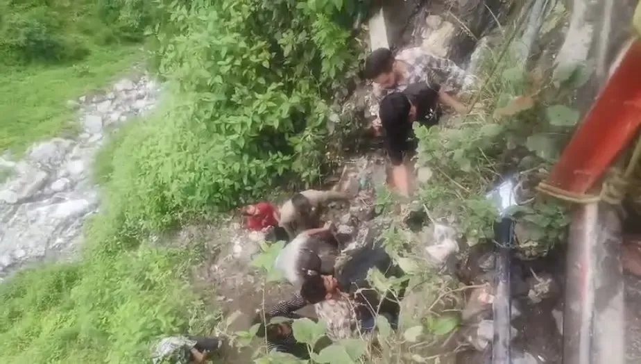 क्या केदारनाथ में जंगलचट्टी के पास पहाड़ी से बोल्डर गिरने से हुई थी दो लोगों की मौत?