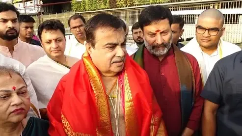 क्या केंद्रीय मंत्री नितिन गडकरी ने तिरुमला में भगवान वेंकटेश्वर के दर्शन किए?
