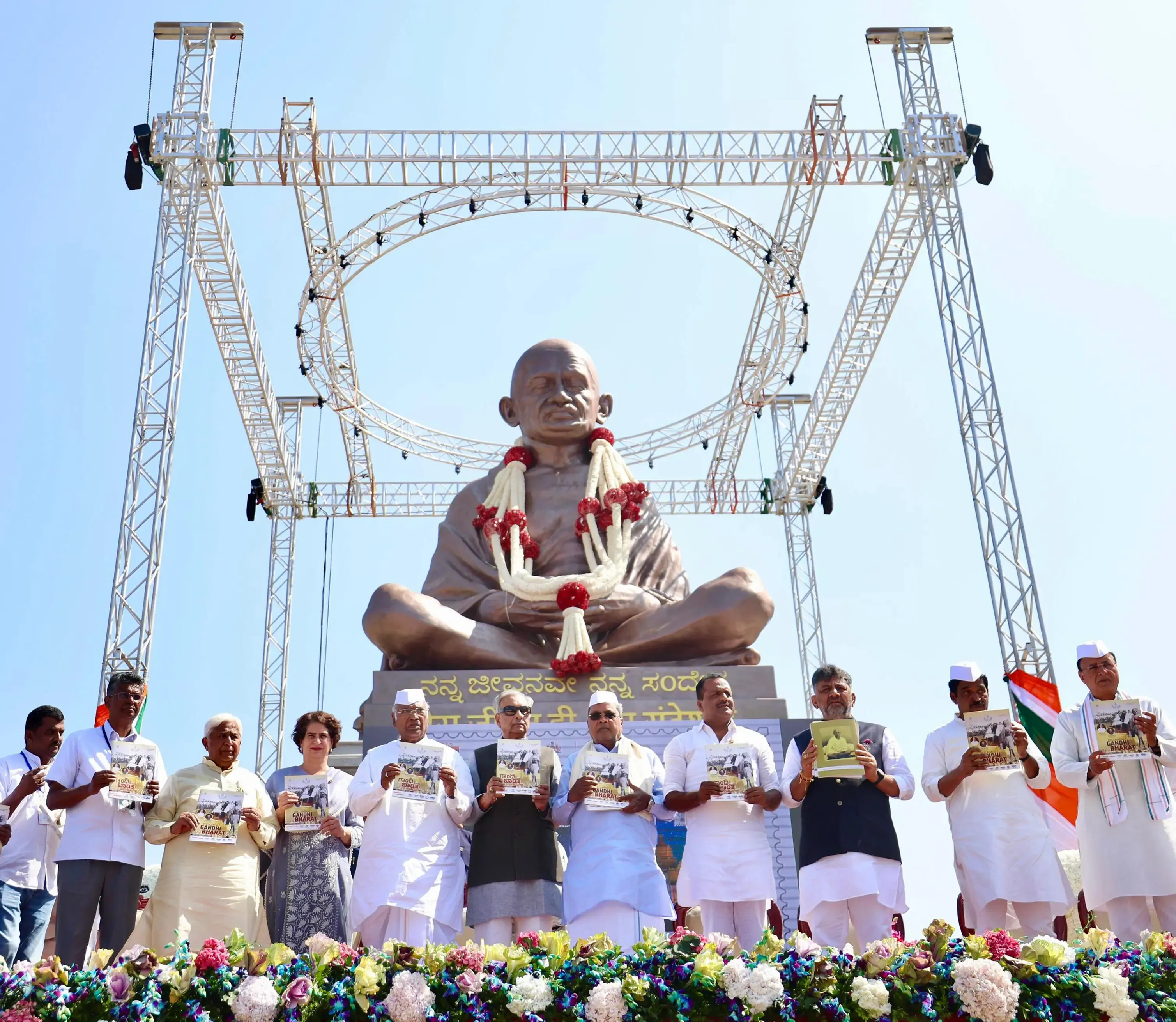 Kharge Launches Mahatma Gandhi Statue in Belagavi, Emphasizes Our Duty to Uphold the Constitution