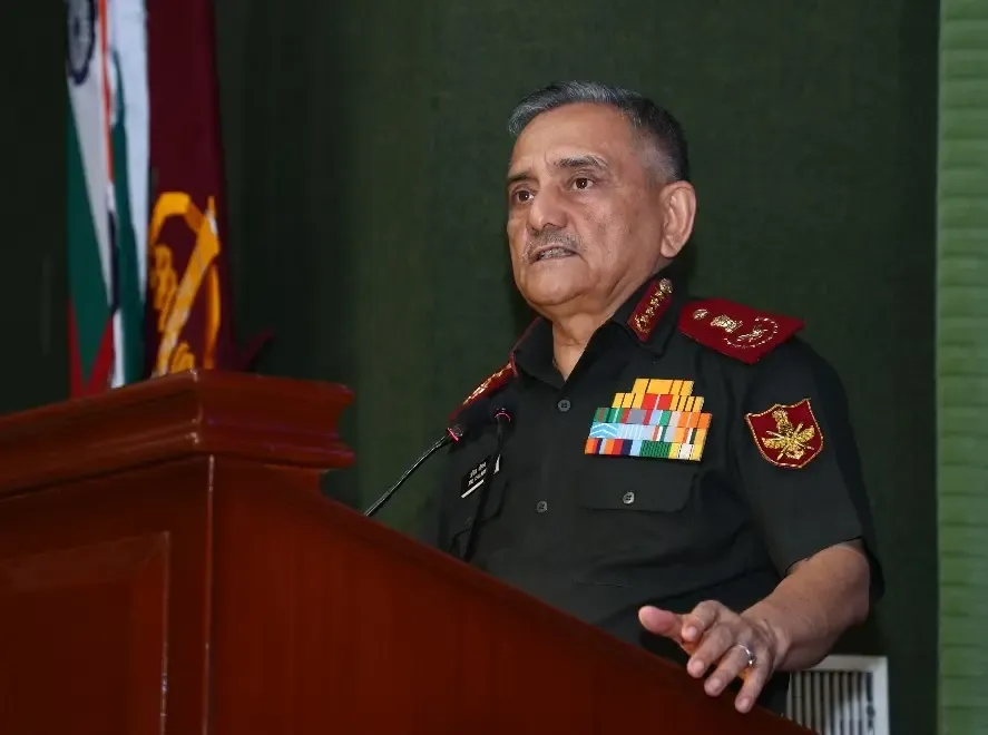 क्या खतरों से निपटने के लिए तकनीक और तीनों सेनाओं में समन्वय प्राथमिकता है? : सीडीएस अनिल चौहान